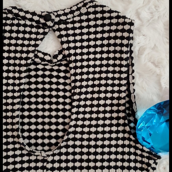 COOPERATIVE Black and white graphic design sleeveless sz. S EUC - Picture 4 of 6